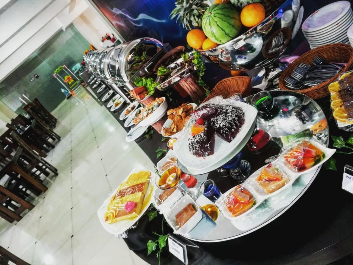 רטנאפורה Kethumathee Hotel & Banquet מראה חיצוני תמונה