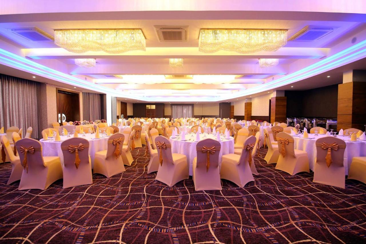 רטנאפורה Kethumathee Hotel & Banquet מראה חיצוני תמונה