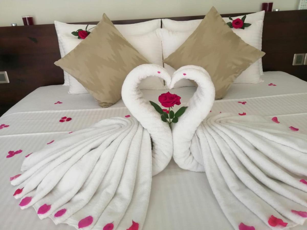 רטנאפורה Kethumathee Hotel & Banquet מראה חיצוני תמונה