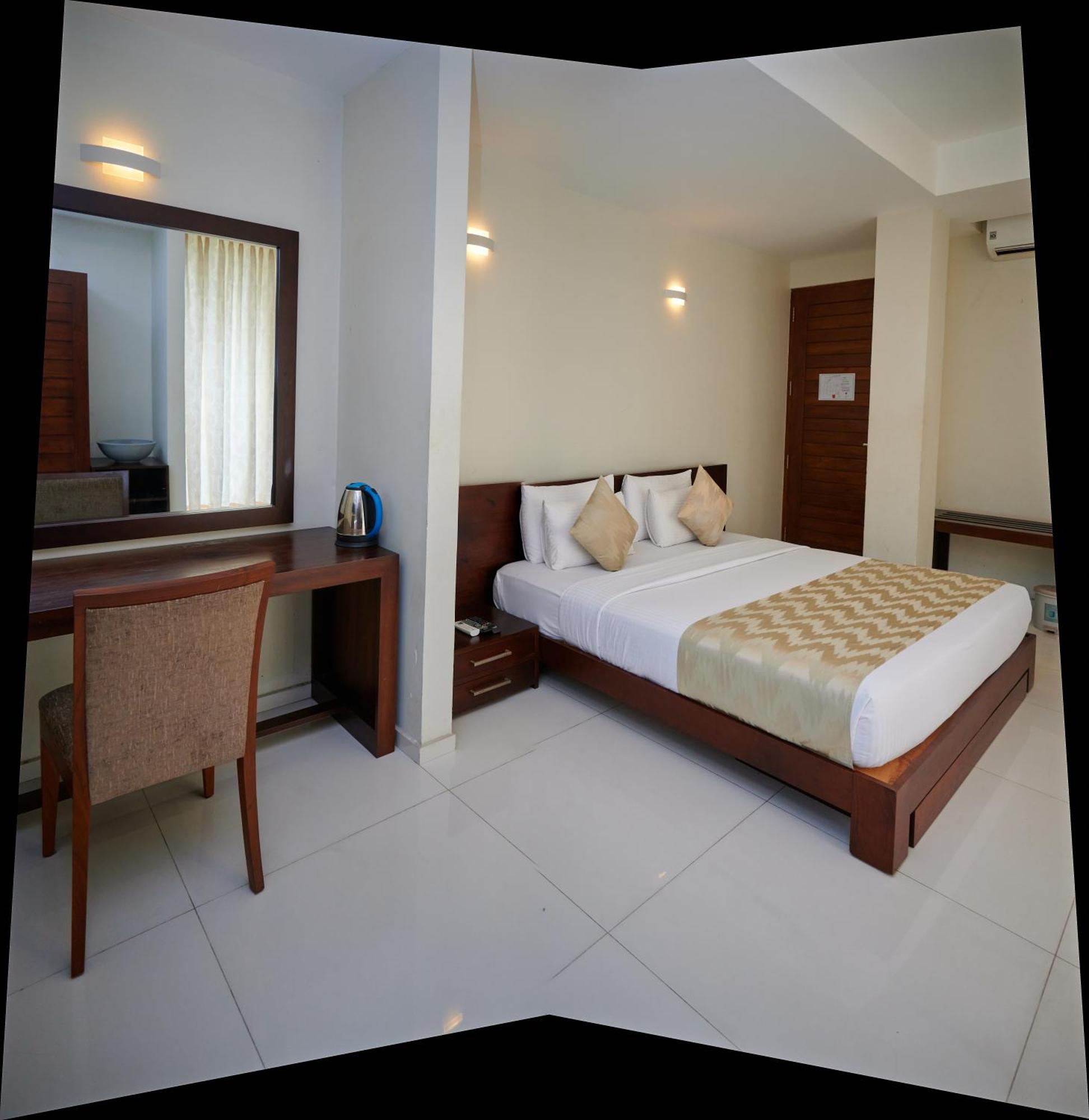 רטנאפורה Kethumathee Hotel & Banquet מראה חיצוני תמונה