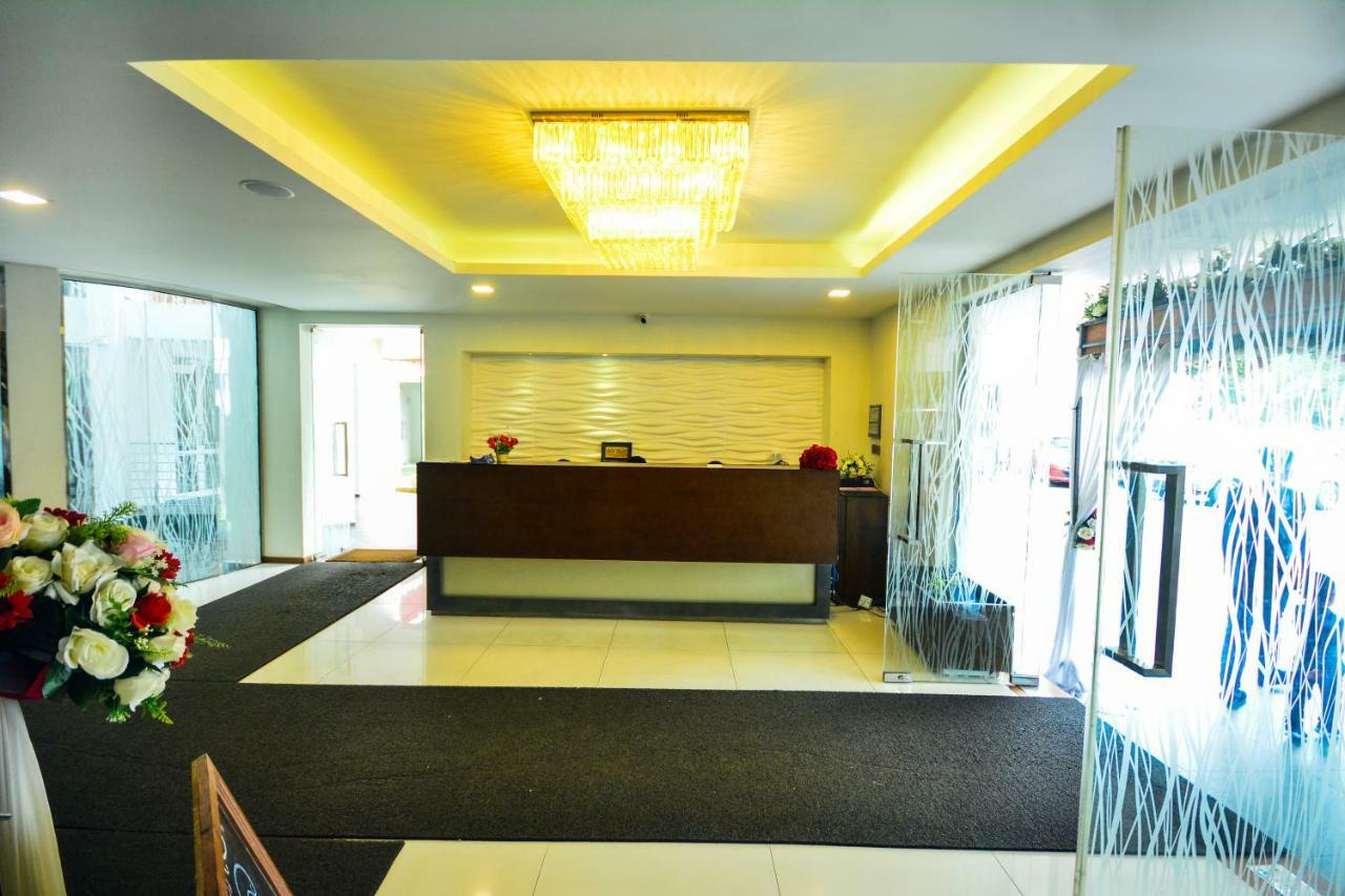 רטנאפורה Kethumathee Hotel & Banquet מראה חיצוני תמונה