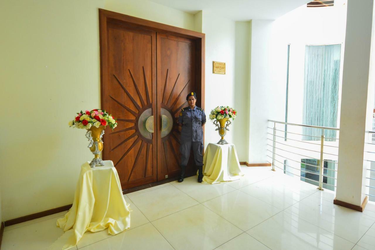 רטנאפורה Kethumathee Hotel & Banquet מראה חיצוני תמונה