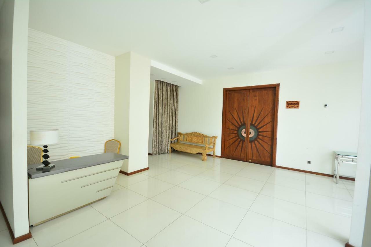 רטנאפורה Kethumathee Hotel & Banquet מראה חיצוני תמונה