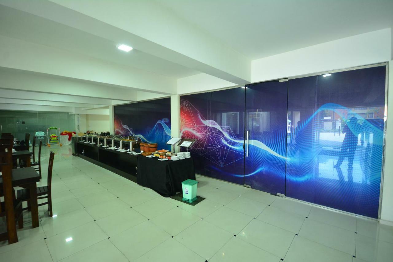 רטנאפורה Kethumathee Hotel & Banquet מראה חיצוני תמונה
